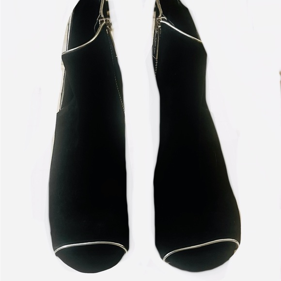 Michael Kors” Harper” booties - Picture 2 of 5